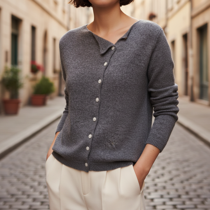 Maglione femminile con bottoni